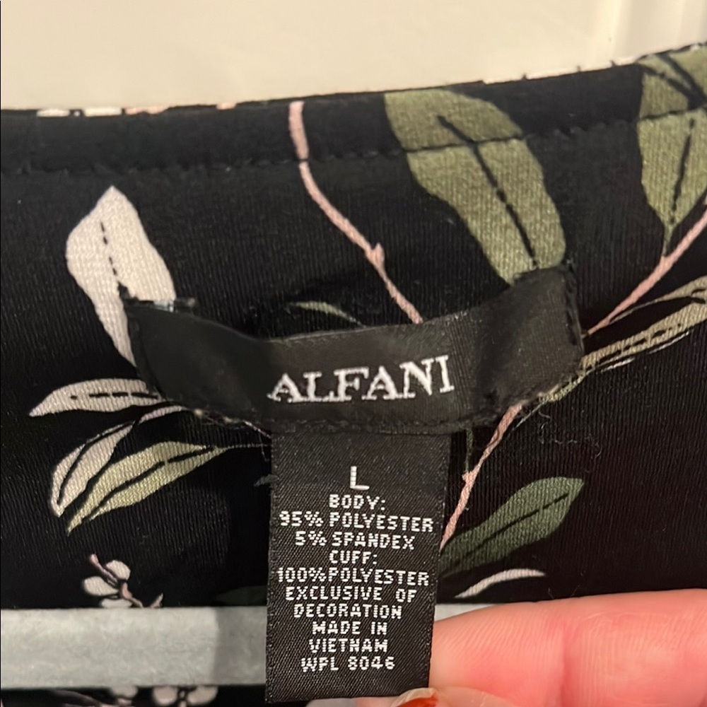 Alfani Large Graphic Floral flowy Flutter Sleeve BOHO Blouse in Black - Picture 2 of 8